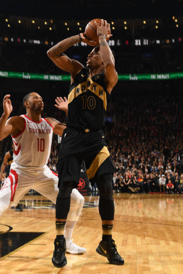 天津队横扫火箭,德罗赞统治全场 天津队横扫火箭,德罗赞统治全场