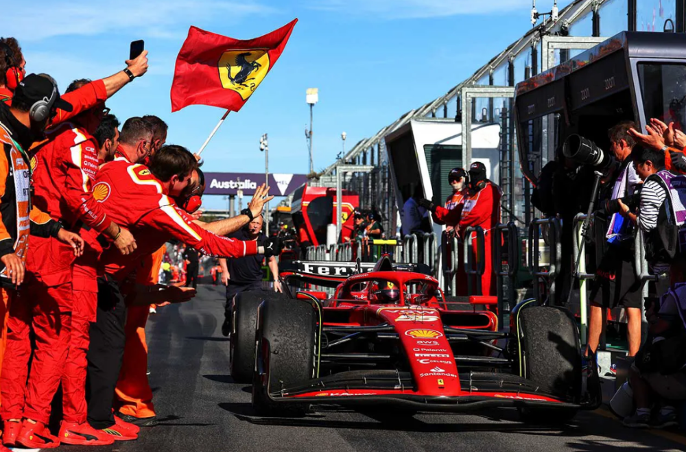 法拉利翻盘红牛二队,塞恩斯高光表现 法拉利翻盘红牛二队,塞恩斯高光表现