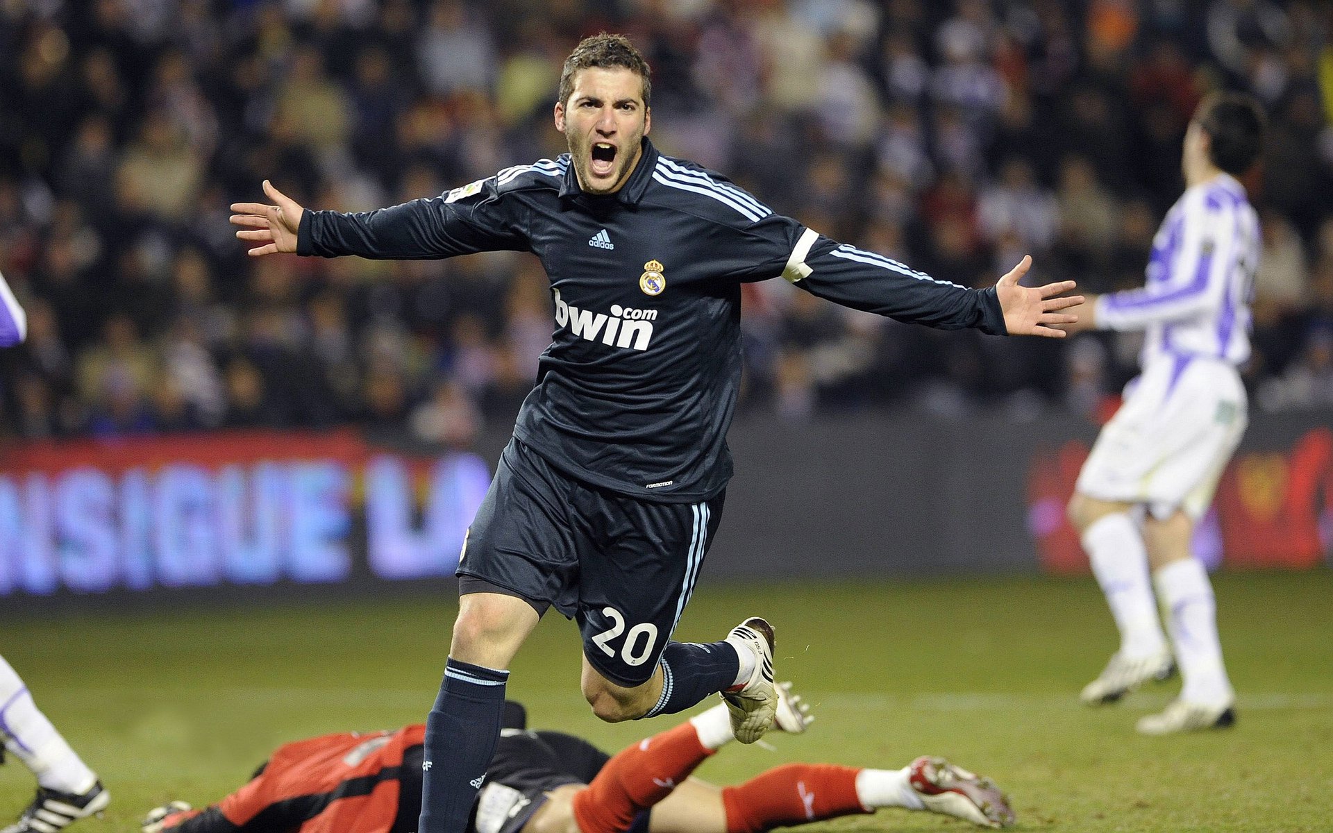 独火燎原，星河奔涌，迪亚斯的孤胆与埃及的钢铁洪流